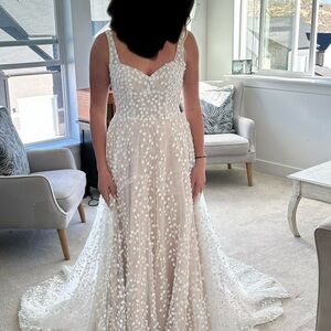 Madi Lane Bridal Brand New Wedding Dress